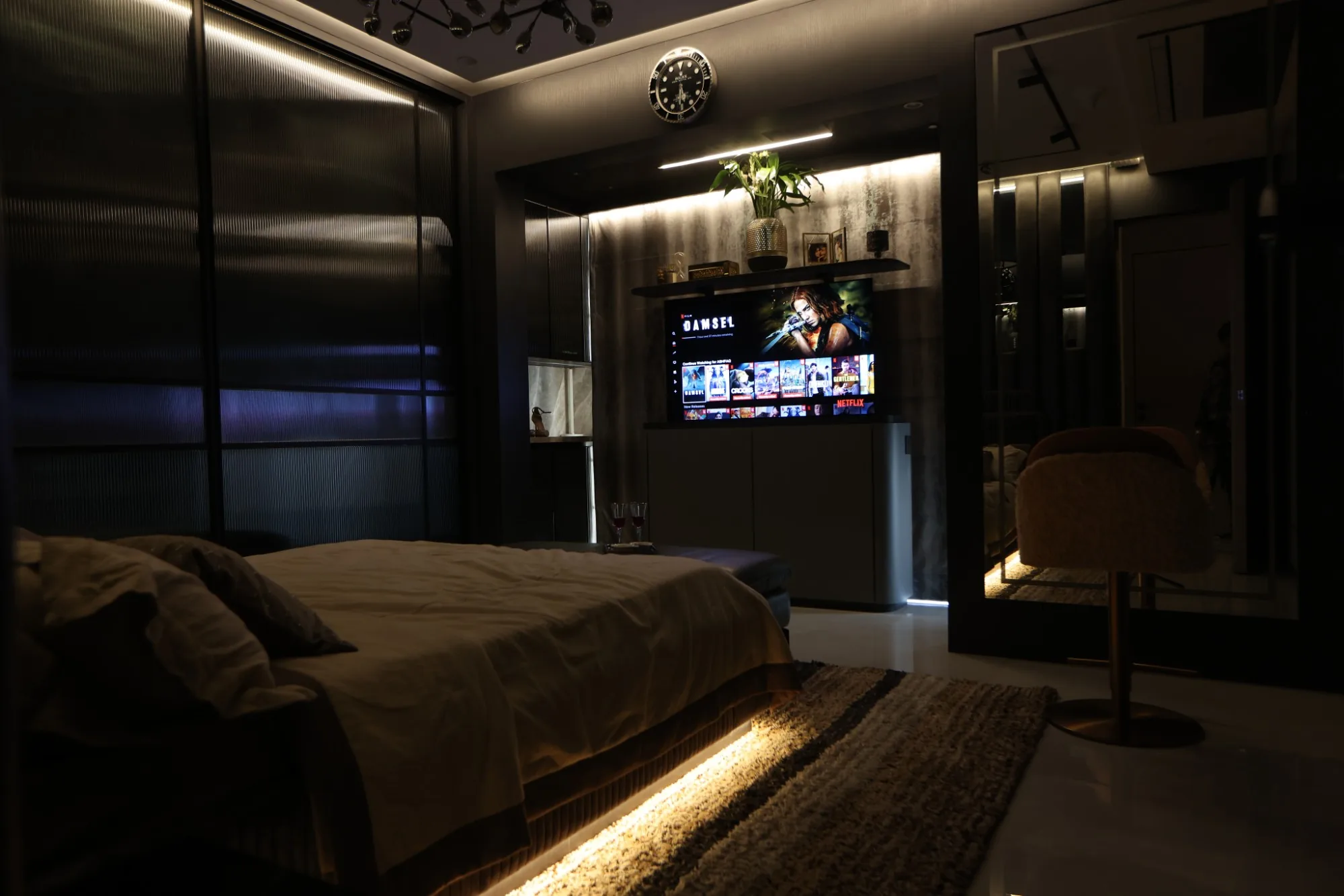 Bedroom False Ceiling With Profile Light: How to Plan It